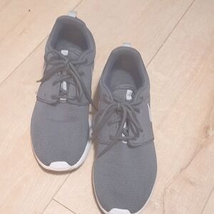 Nike Roshe Women's Size 7